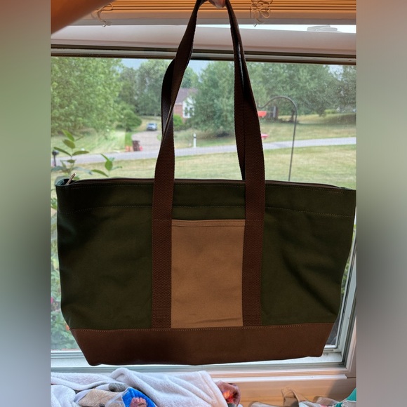 Patzbagz colorblock tote with top zipper. Brand new. - Picture 2 of 3